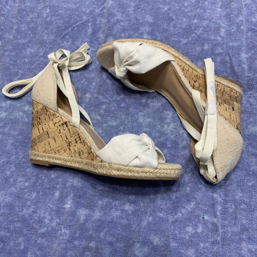 Apt. 9 Nib White And Cream Heels Size 8.5 - image 1